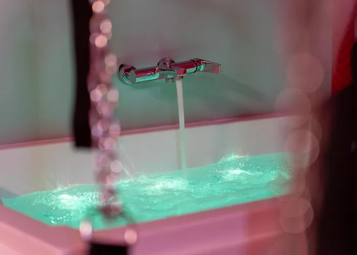 아파트 Capsule Balneo Jeu De Couple 몽스